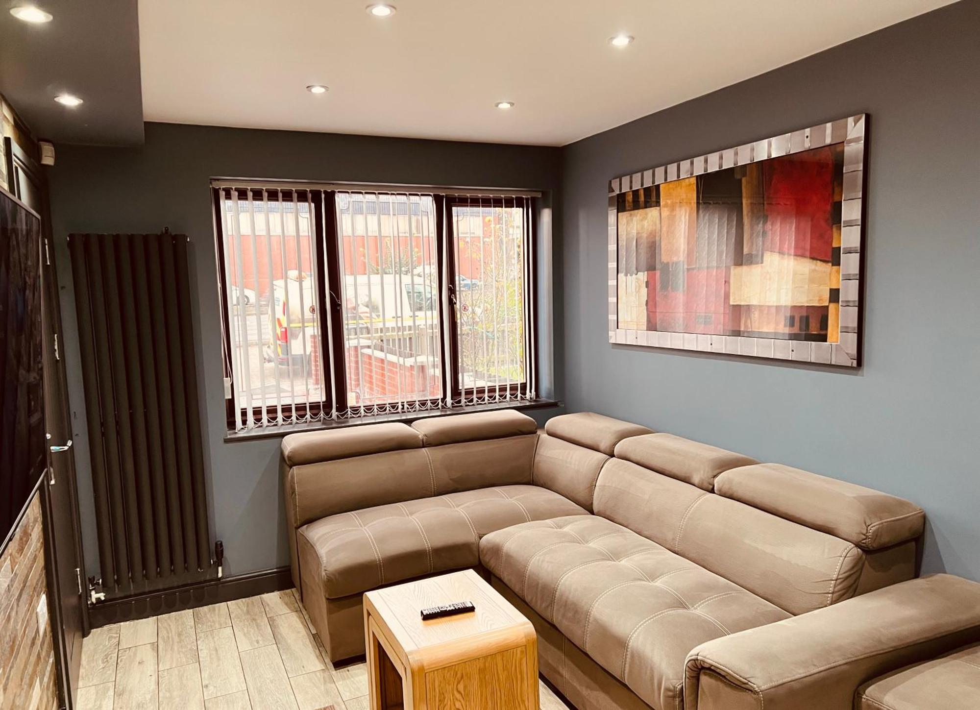 Modern Suites -5 Bedroom House- With Free Parking Birmingham City Exterior photo