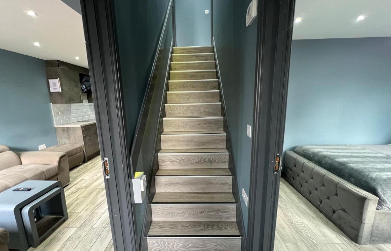 Modern Suites -5 Bedroom House- With Free Parking Birmingham City Exterior photo