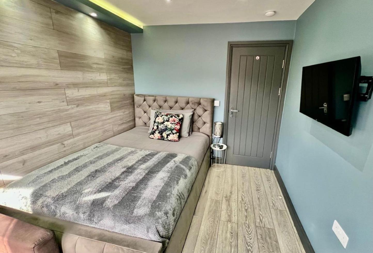 Modern Suites -5 Bedroom House- With Free Parking Birmingham City Exterior photo