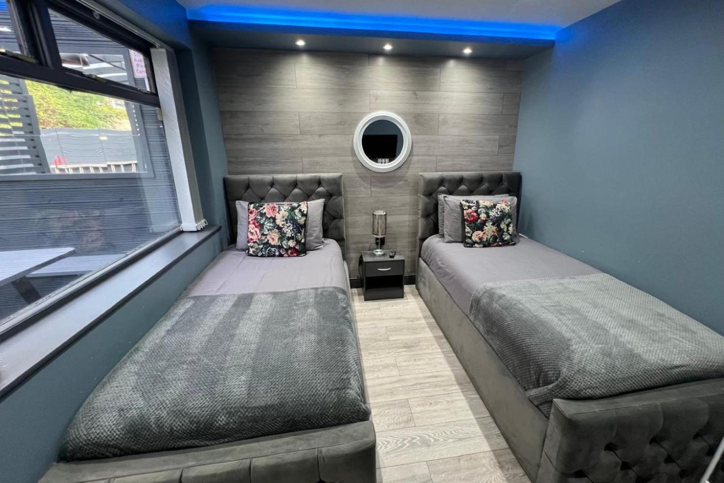 Modern Suites -5 Bedroom House- With Free Parking Birmingham City Exterior photo